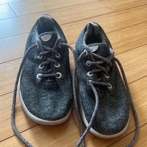 Allbirds women’s wool runner in grey. Size 10.